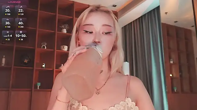 Snapshot of hyun_chia chatting on April 2026 02:37:02 AM hyun chia online show from April 2026 02:37:02 AM