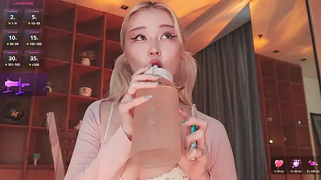 Snapshot of hyun_chia chatting on April 2026 03:15:02 AM hyun chia online show from April 2026 03:15:02 AM