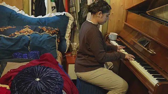 Snapshot of VanessaDoyle chatting on September 2025 04:32:02 PM VanessaDoyle online show from September 2025 04:32:02 PM