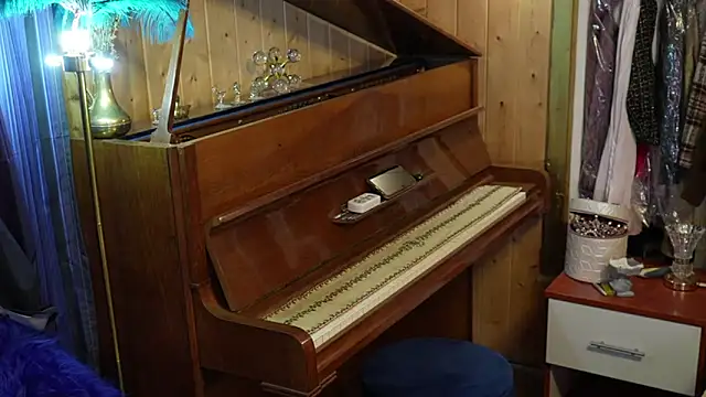 Snapshot of VanessaDoyle chatting on September 2025 02:53:02 PM VanessaDoyle online show from September 2025 02:53:02 PM