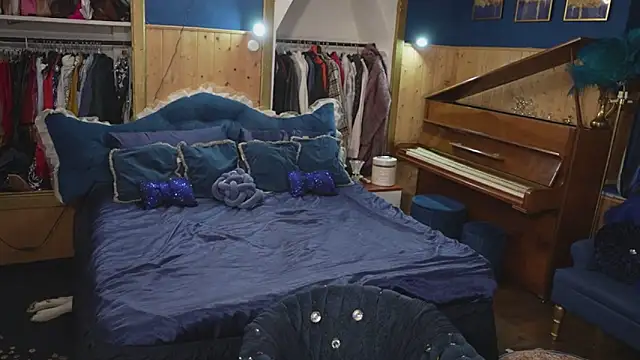 Snapshot of VanessaDoyle chatting on October 2025 08:04:01 PM VanessaDoyle online show from October 2025 08:04:01 PM