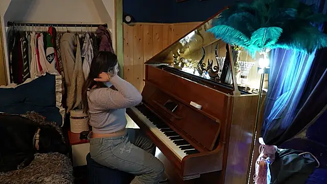 Snapshot of VanessaDoyle chatting on October 2025 04:30:02 PM VanessaDoyle online show from October 2025 04:30:02 PM