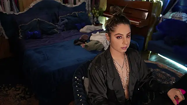 Snapshot of VanessaDoyle chatting on October 2025 03:46:02 PM VanessaDoyle online show from October 2025 03:46:02 PM