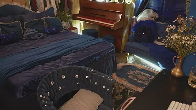 Snapshot of VanessaDoyle chatting on November 2025 06:42:02 PM VanessaDoyle online show from November 2025 06:42:02 PM