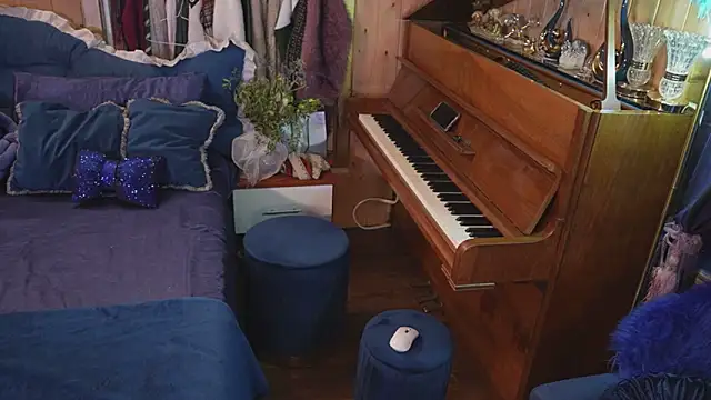 Snapshot of VanessaDoyle chatting on November 2025 04:28:02 PM VanessaDoyle online show from November 2025 04:28:02 PM