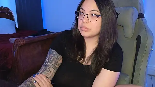 drizzypeach602 online show from December 2025 03:00:01 AM