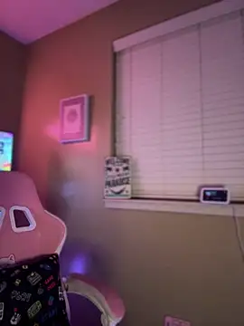 Snapshot of Tikalalin chatting on October 2025 12:41:02 PM Tikalalin online show from October 2025 12:41:02 PM