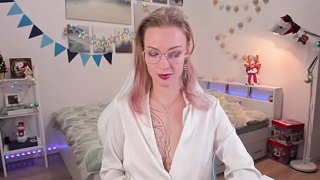 Snapshot of MissRightX chatting on December 2024 02:39:02 PM MissRightX online show from December 2024 02:39:02 PM