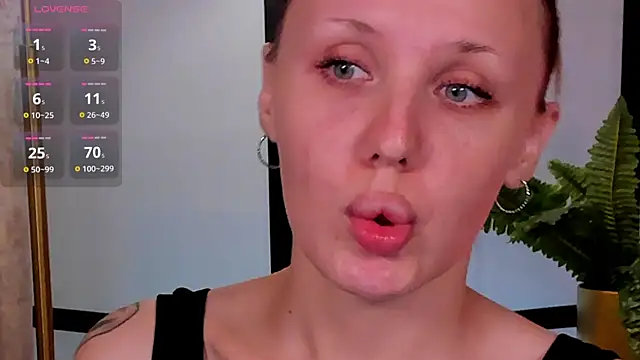 LianaFord online show from May 2026 05:02:02 AM