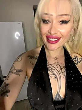 Snapshot of JennaLinn chatting on October 2025 04:28:01 PM JennaLinn online show from October 2025 04:28:01 PM