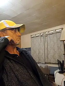 Snapshot of OralDesires2 chatting on October 2025 11:04:02 PM OralDesires2 online show from October 2025 11:04:02 PM