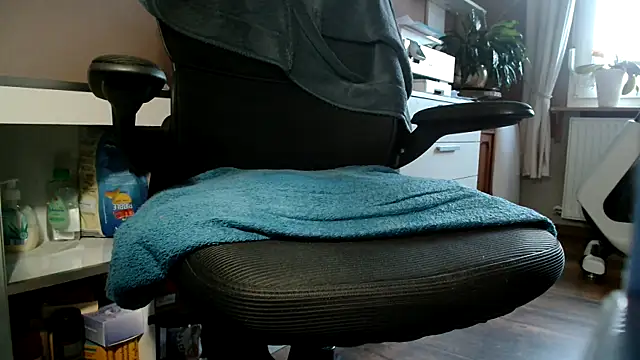 suedel65 online show from October 2025 03:18:01 PM