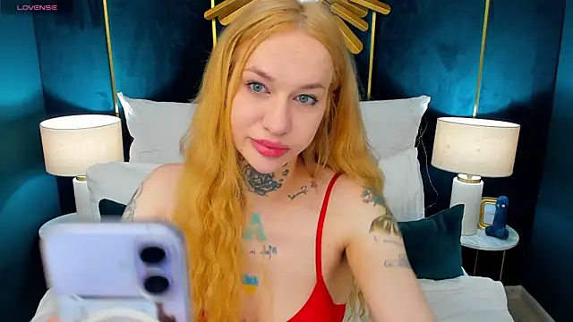 Snapshot of SarahLust chatting on May 2026 12:15:01 PM SarahLust online show from May 2026 12:15:01 PM