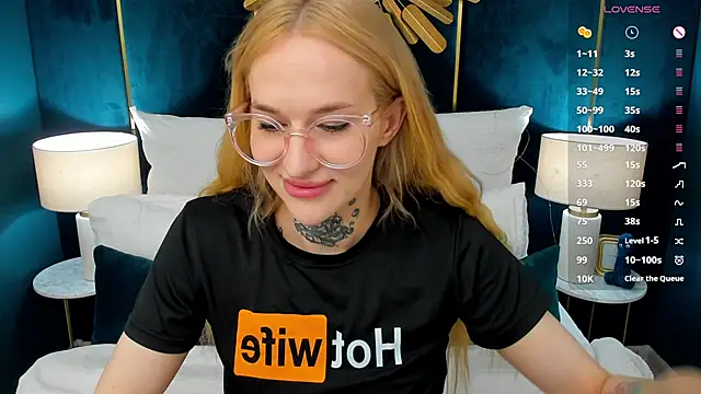 Snapshot of SarahLust chatting on May 2026 12:23:02 PM SarahLust online show from May 2026 12:23:02 PM