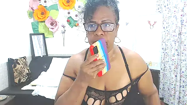 Snapshot of Yayis-hot-sexyw chatting on February 2025 06:56:02 PM Yayis-hot-sexyw online show from February 2025 06:56:02 PM