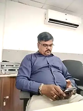 Snapshot of Desi_Londa_143 chatting on March 2026 09:03:01 AM Desi Londa 143 online show from March 2026 09:03:01 AM