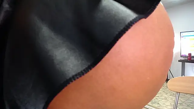 Snapshot of S_Mia chatting on January 2025 05:54:02 AM S Mia online show from January 2025 05:54:02 AM