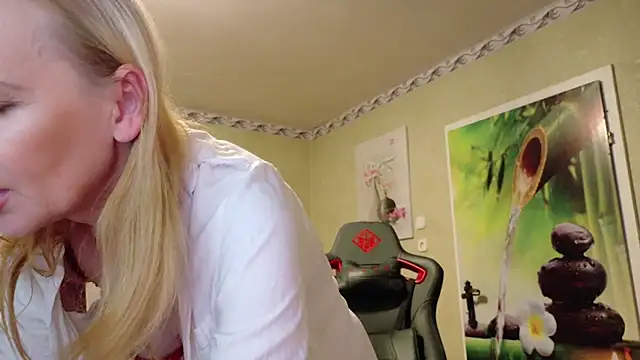 Snapshot of HotLana69 chatting on October 2025 05:58:02 PM HotLana69 online show from October 2025 05:58:02 PM