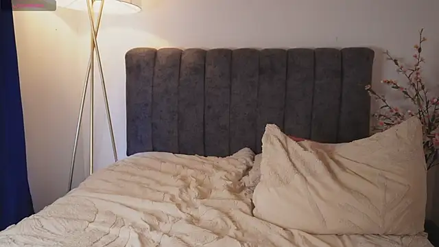 bunnycuteshy online show from June 2026 12:58:01 PM