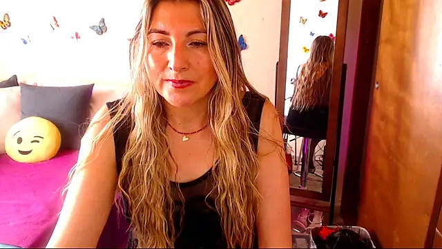 Jolie-Mature online show from November 2025 08:08:01 PM