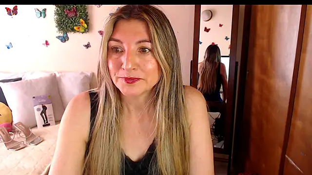 Jolie-Mature online show from June 2026 09:23:01 PM