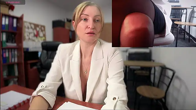Snapshot of legsLONG chatting on December 2024 01:55:02 PM legsLONG online show from December 2024 01:55:02 PM