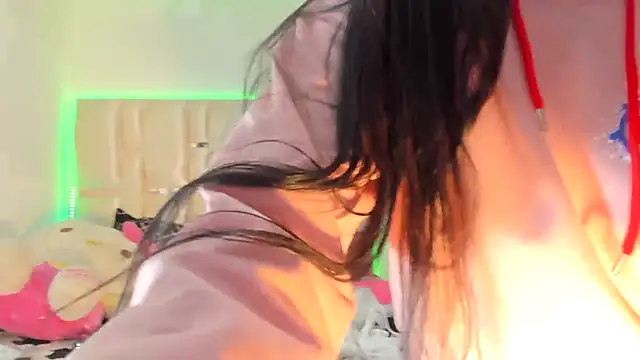 Snapshot of viioolleettaa chatting on December 2024 04:48:02 AM viioolleettaa online show from December 2024 04:48:02 AM