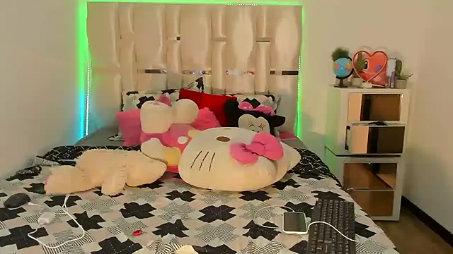 Snapshot of viioolleettaa chatting on December 2024 09:30:02 PM viioolleettaa online show from December 2024 09:30:02 PM