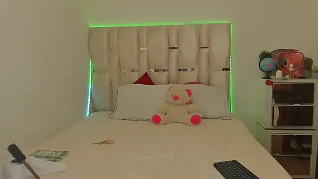 Snapshot of viioolleettaa chatting on December 2024 06:17:02 AM viioolleettaa online show from December 2024 06:17:02 AM