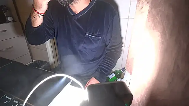 Snapshot of TigerOne19 chatting on December 2025 09:52:01 PM TigerOne19 online show from December 2025 09:52:01 PM