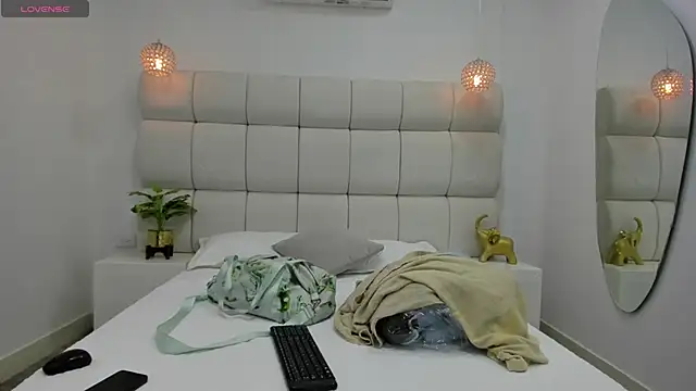 Snapshot of DanielleEvans_ chatting on October 2025 11:27:02 AM DanielleEvans online show from October 2025 11:27:02 AM