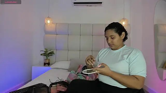 Snapshot of DanielleEvans_ chatting on October 2025 11:19:01 AM DanielleEvans online show from October 2025 11:19:01 AM