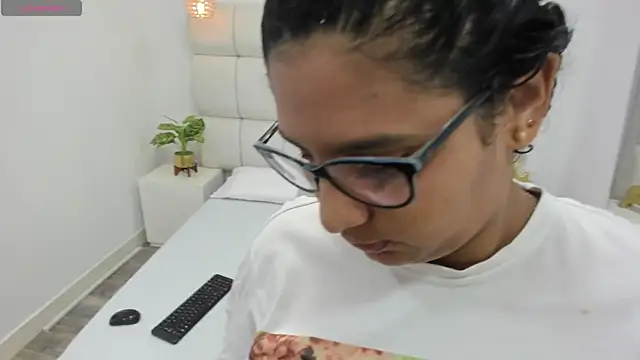 Snapshot of DanielleEvans_ chatting on October 2025 11:21:02 AM DanielleEvans online show from October 2025 11:21:02 AM