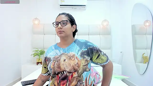 Snapshot of DanielleEvans_ chatting on October 2025 11:25:01 AM DanielleEvans online show from October 2025 11:25:01 AM