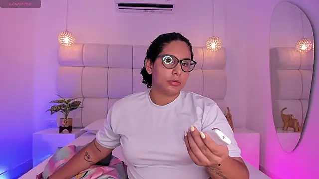 Snapshot of DanielleEvans_ chatting on November 2025 11:23:02 AM DanielleEvans online show from November 2025 11:23:02 AM