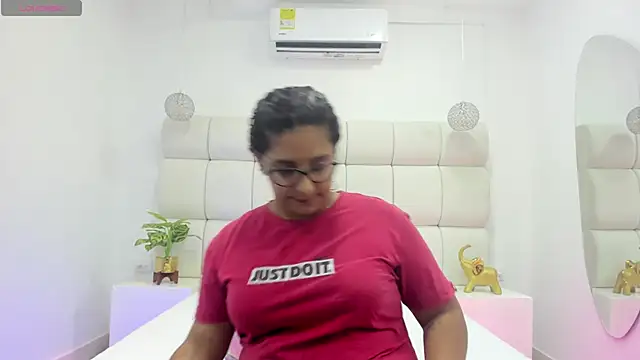 Snapshot of DanielleEvans_ chatting on November 2025 11:31:01 AM DanielleEvans online show from November 2025 11:31:01 AM