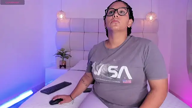 DanielleEvans  online show from November 2025 11:20:02 AM