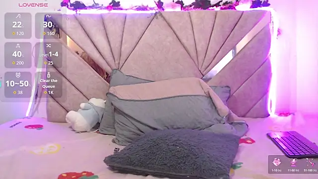 Snapshot of CheryBlossomm chatting on October 2025 04:53:02 AM CheryBlossomm online show from October 2025 04:53:02 AM