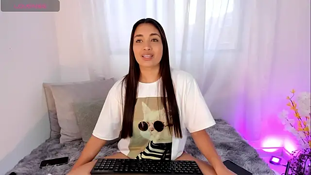 aisha es online show from October 2025 06:17:02 PM