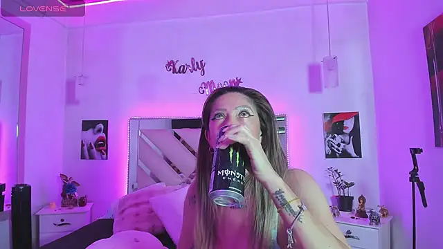 Snapshot of Karly_moon chatting on November 2025 11:38:02 PM Karly moon online show from November 2025 11:38:02 PM