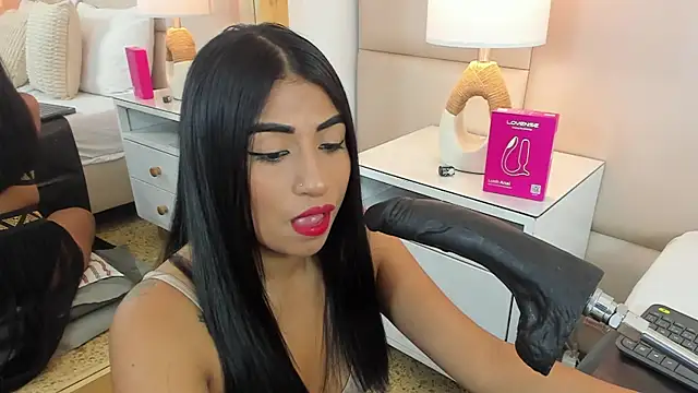 Snapshot of AntoniaRoss_ chatting on February 2026 01:18:02 PM AntoniaRoss online show from February 2026 01:18:02 PM