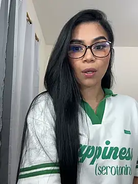 Snapshot of MauraGray chatting on February 2026 07:42:02 PM MauraGray online show from February 2026 07:42:02 PM