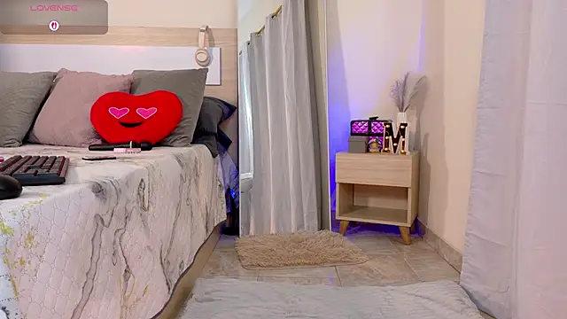 Snapshot of MauraGray chatting on February 2026 09:15:02 PM MauraGray online show from February 2026 09:15:02 PM