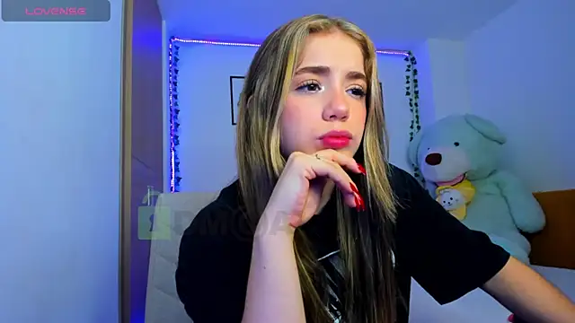 Snapshot of ShelbyHagen chatting on December 2024 04:05:02 PM ShelbyHagen online show from December 2024 04:05:02 PM