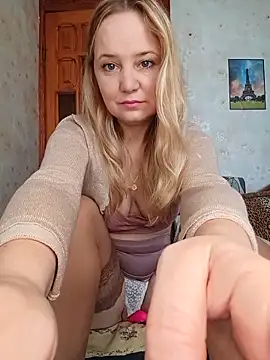 ImyoursLilu32 online show from June 2026 10:41:01 AM