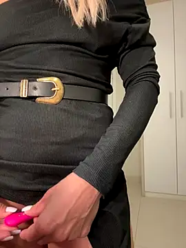 Snapshot of AliceStone19 chatting on October 2025 05:04:02 PM AliceStone19 online show from October 2025 05:04:02 PM