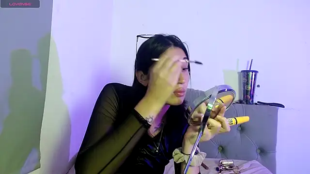 Red-moon1 online show from October 2025 06:03:02 AM