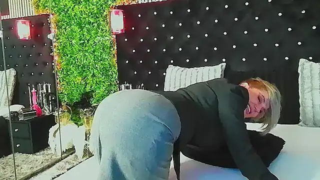 InannaStar online show from March 2026 10:42:01 AM