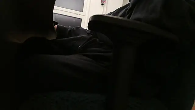 chubbysmallcockxh online show from November 2025 05:56:01 PM