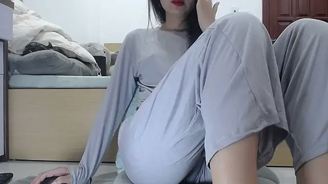 Snapshot of Sarah_88 chatting on January 2025 10:12:01 PM Sarah 88 online show from January 2025 10:12:01 PM